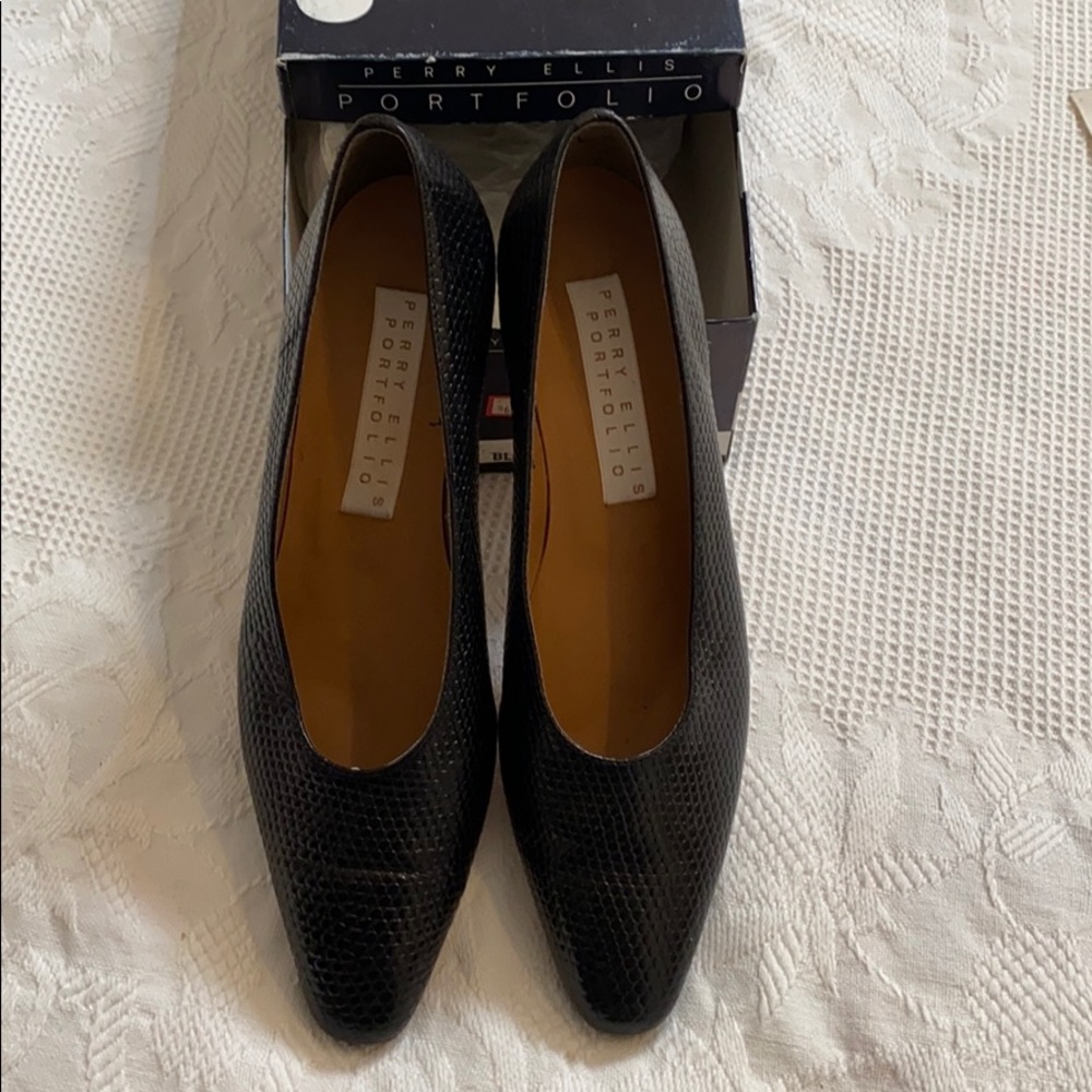 VTG Perry Ellis sz8 1/2N black leather pumps